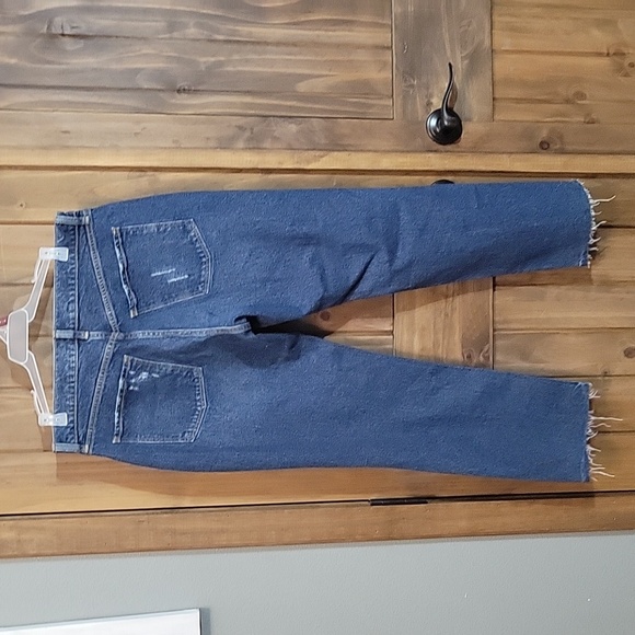 NWT Old Navy Distressed Jeans - Picture 4 of 4